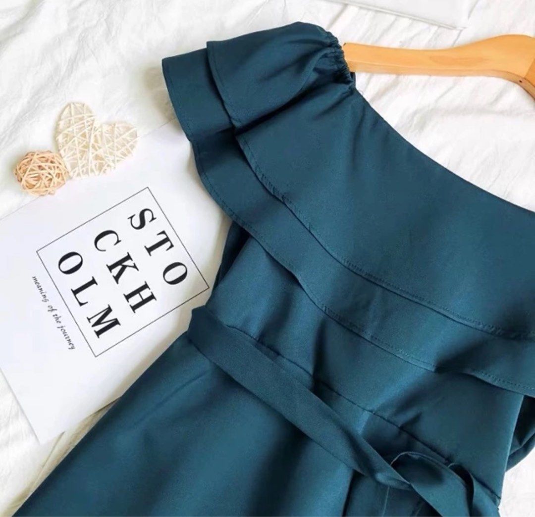 Off shoulder new arrivals dress meaning