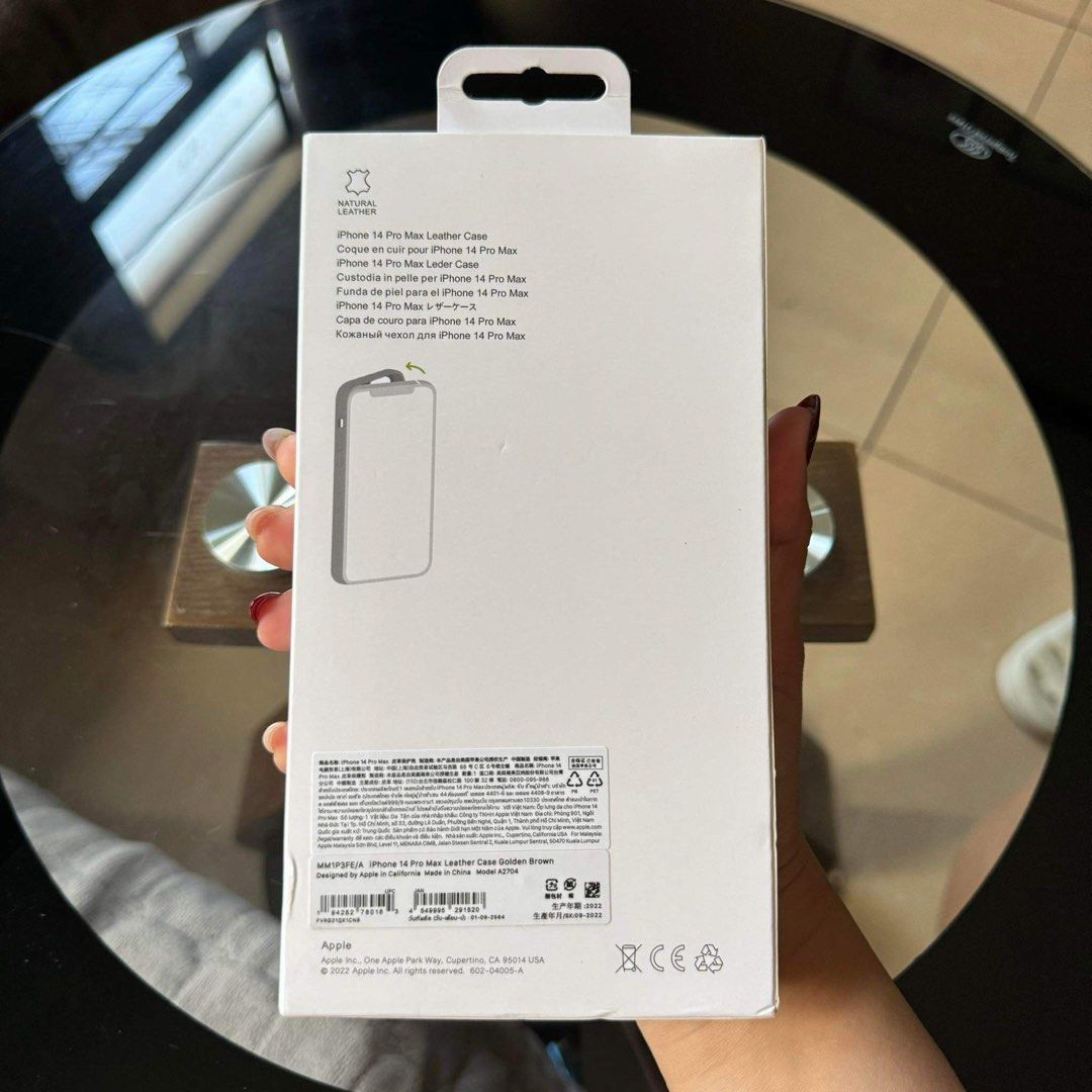 iPhone 14 Pro Max Magsafe Leather with Case Animation (Category: Cases & Sleeves) located in Quezon City. Submitted by rcstny (Listing ID 1282182120, Image 2). Description: iPhone 14 Pro Max Magsafe Leather with Case Animation ✨new✨ - leather case - magsafe ready with case animation - wireless charging - magnetic case ₱650 Color: Black & Golden Brown🧡🖤.