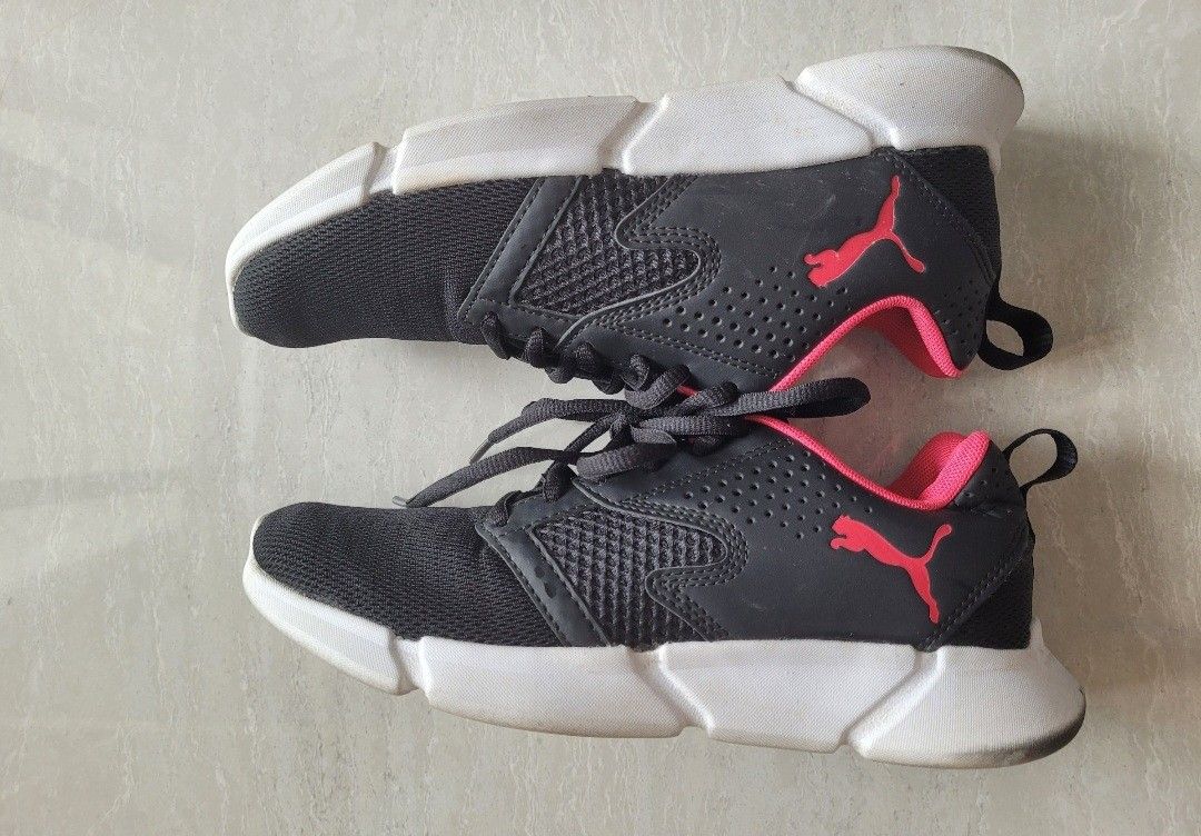 All black discount womens puma sneakers