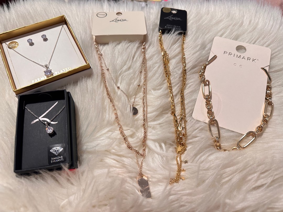 Lovisa necklace set sale