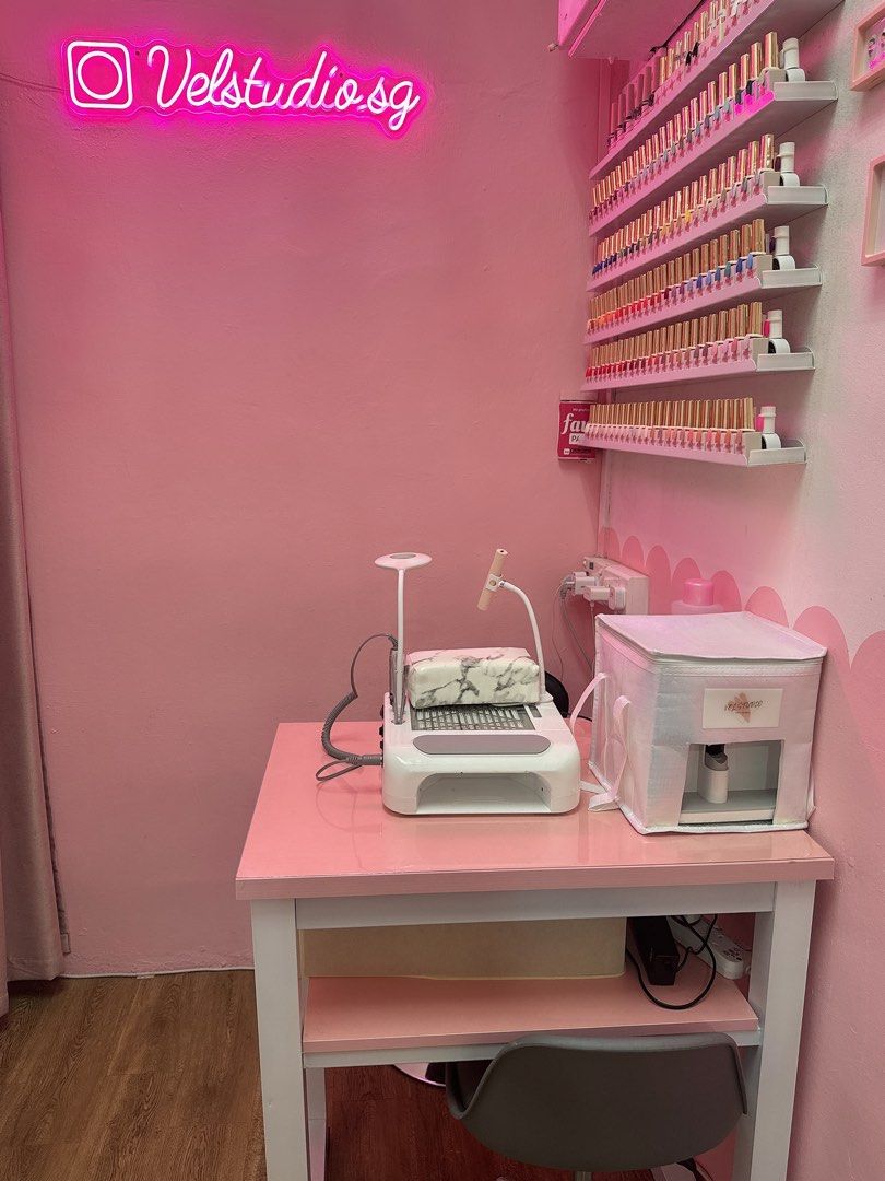NAIL SALON BOOTH AVAILABLE FOR RENT - Salon Renter