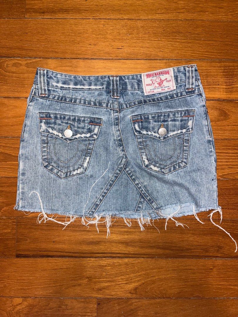 Jean deals skirt religion