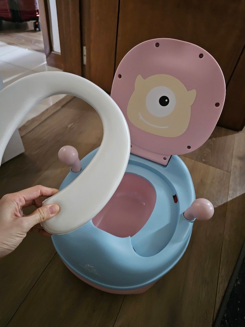 Monster Baby Potty (Category: Toilet Training) located in Quezon City. Submitted by closetjordy (Listing ID 1282035254, Image 3). Description: Mom and Baby Original Price is Php1199 in Baby Company Brand new with box. Gifted to us but we never really got to use. I need to declutter..