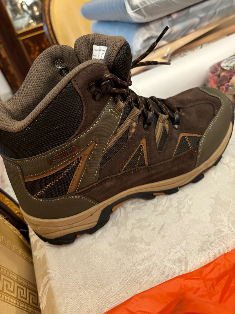 Hiking best sale boots warehouse