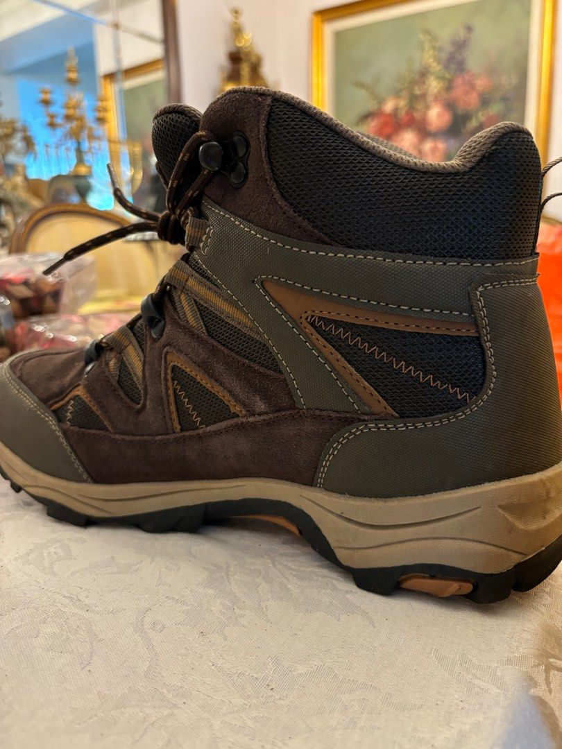 Warehouse shoes store