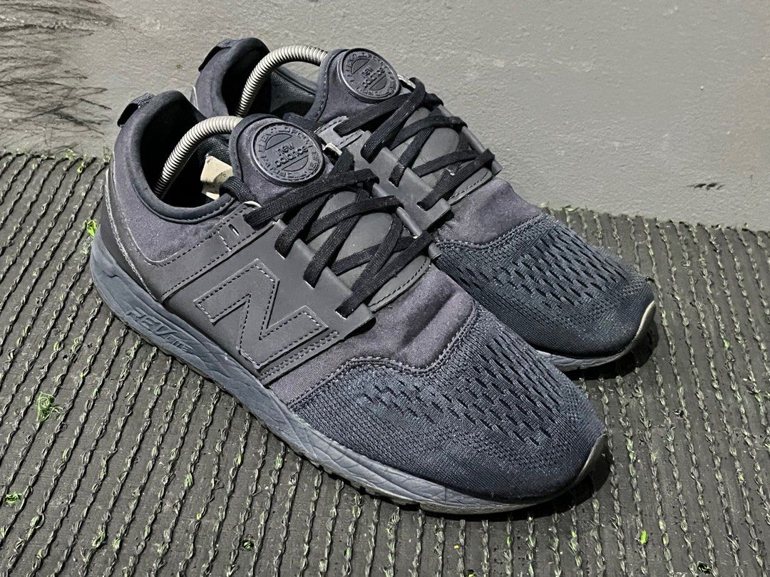 New Balance 247 size 43 Fesyen Pria Sepatu Sneakers di Carousell
