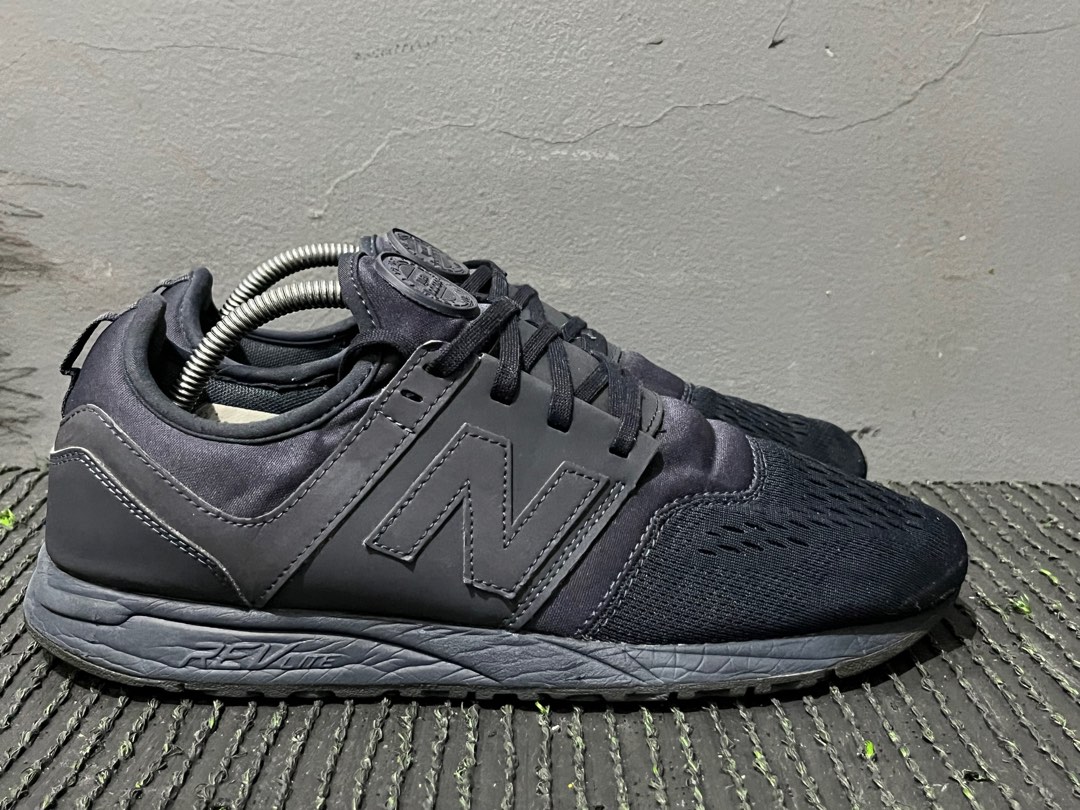 New Balance 247 size 43 Fesyen Pria Sepatu Sneakers di Carousell