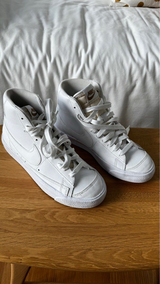 Nike blazer top 6.5