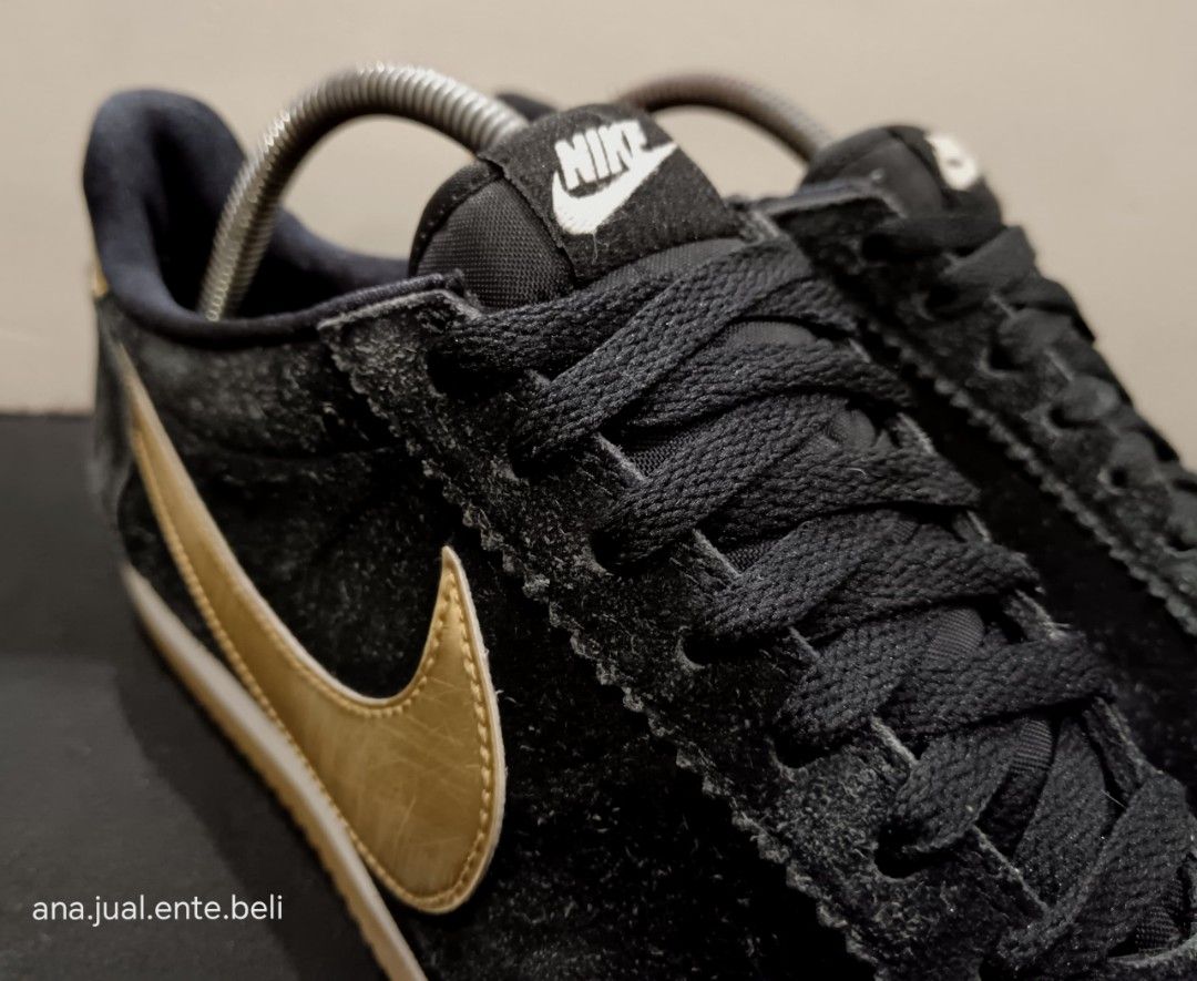 Classic cortez trainers in 2025 black suede with gum sole