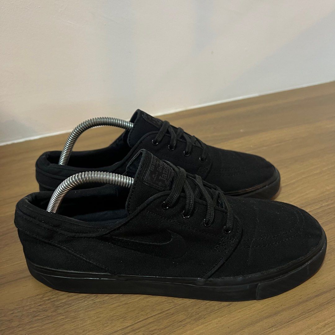 Stefan janoski triple on sale black