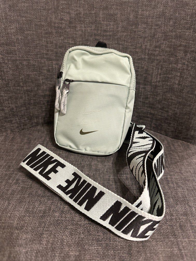 Nike small pouch new arrivals