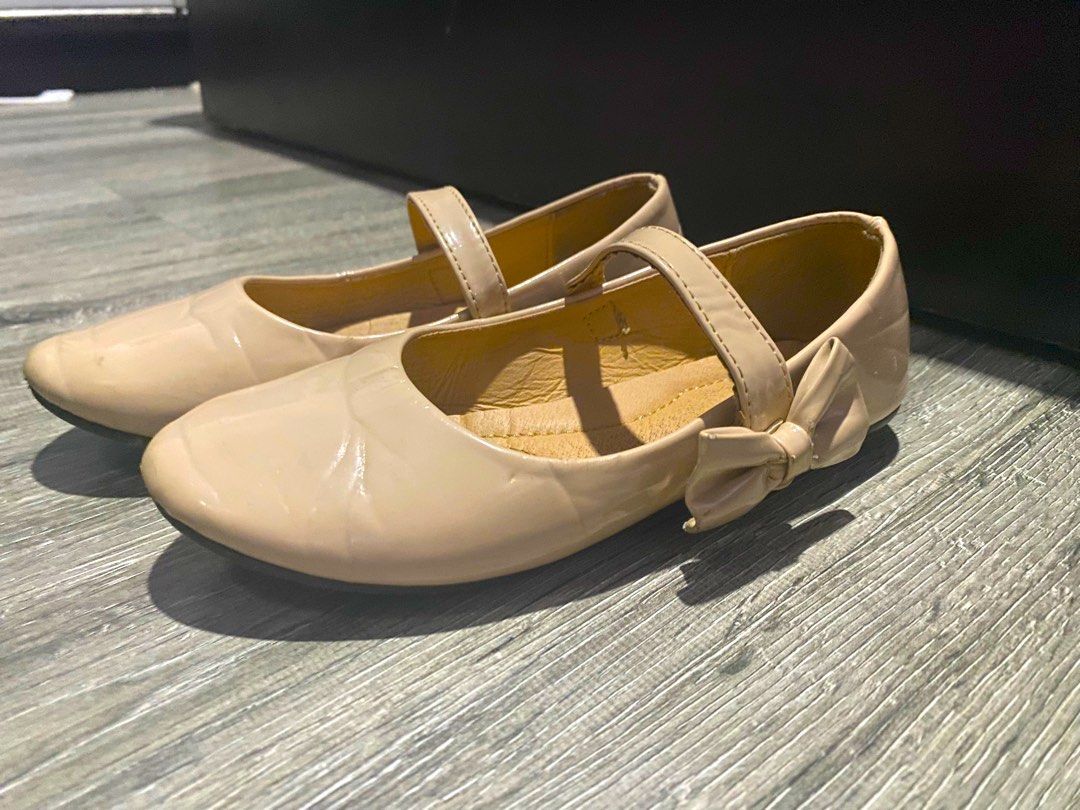 Kids shop nude shoes