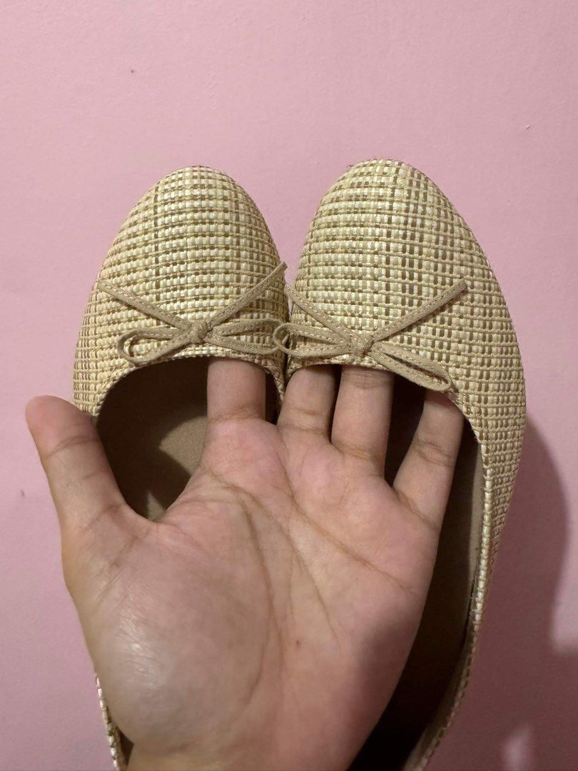 Payless doll shoes (Category: Flats & Sandals) located in Valenzuela. Submitted by declutterlangpo (Listing ID 1282148335, Image 2). Description: Used once.