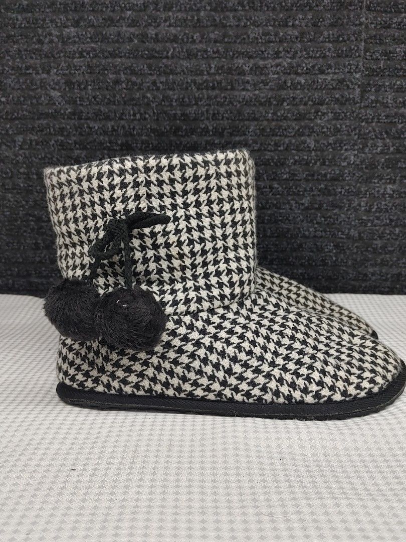 Rocket dog snowflake slippers deals