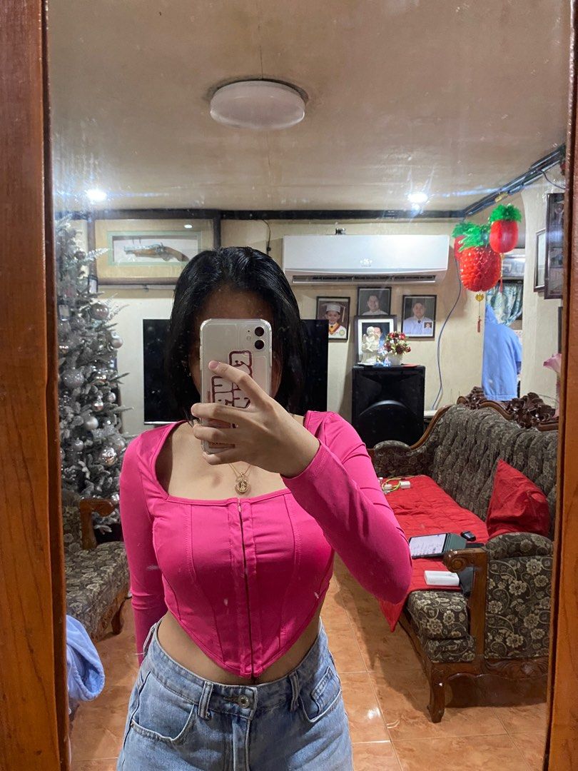 Shein pink corset crop top (Category: Longsleeves) located in Del Monte. Submitted by marjoriebelda (Listing ID 1282126356, Image 2). Description: -Used twice only -Size XS -Price negotiable Rfs: doesn’t like the color anymore Location: Pureza, manila Note: Handle ni buyer yung lalamove.