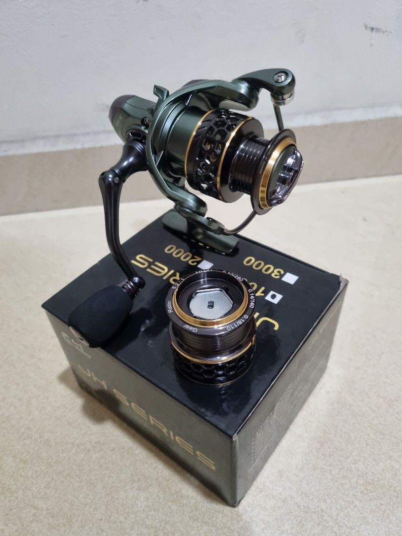 Size 1000 Fishing reel for light to ultralight tackle (spinning