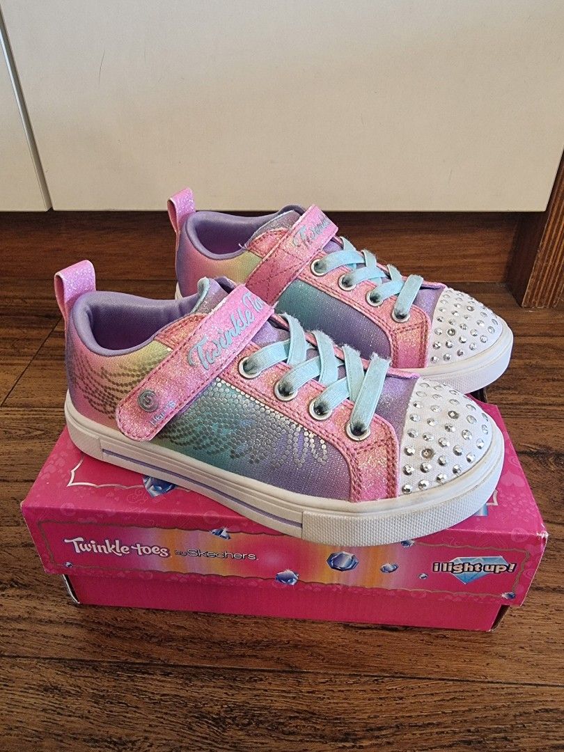 Girls trainers discount with lights