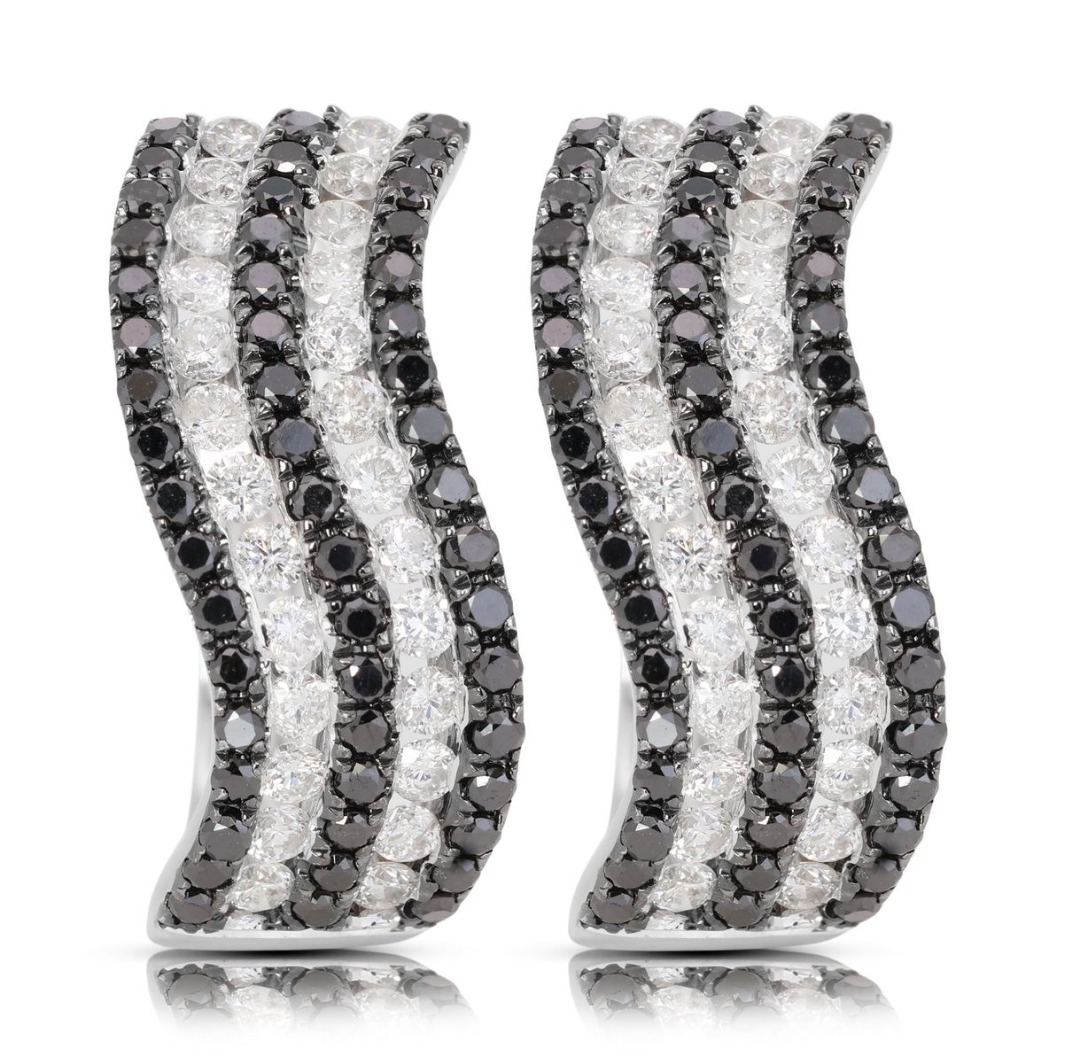 Sophisticated 1.02ct Black Diamond Earrings with stunning Side