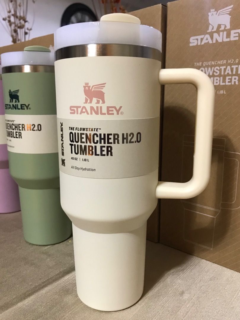 BRAND NEW STANLEY Adventure Quencher Travel Tumbler 40oz in STRAWFLOWER