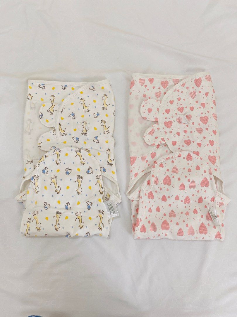 Swaddies Infant Velcro Swaddle Wrap (Category: Babies & Kids Fashion) located in Pasig City. Submitted by zel9579 (Listing ID 1282093316, Image 2). Description: Bought for Php 650 each. Selling 2 for Php 500 only. 70x55cm (when opened) Made from 100% pure cotton fabric With adjustable velcro strap for maximum security Recommended for 0-3 months.