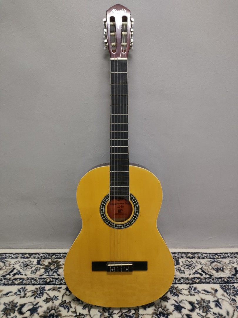 Tagima store classical guitar