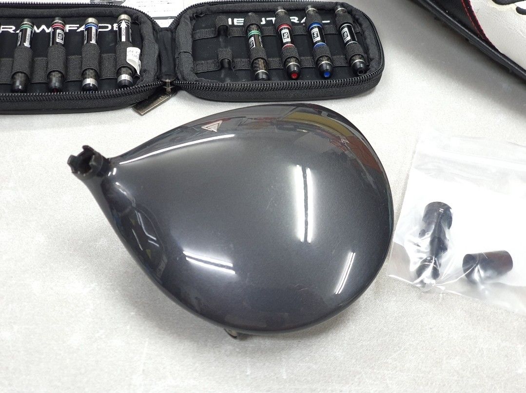 Titleist 917 Golf Driver Head Surefit CG Weights (Category: Golf) located in Pasay City. Submitted by golfclubtraderph (Listing ID 1282175732, Image 3). Description: • For Sale • Titleist 917 D2 9.5 Golf Driver head Surefit CG Weights - Pre-owned excellent condition - Authentic - No Headcover - Actual pics posted • Mode of payment - BDO / BPI / Metrobank - GCash - LBC COD / COP • 11,000 php • Free shipping - metro manila via lalamove / grab expre