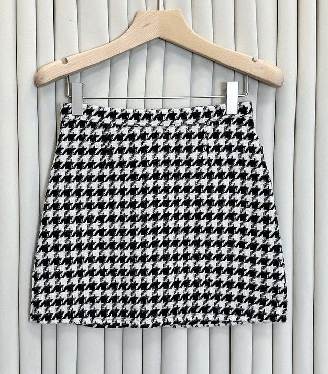 Tweed Houndstooth Skort (Category: Skirts) located in Pasig City. Submitted by chellim (Listing ID 1282071895, Image 1). Description: Brand new tweed houndstooth skort Fits W 29-30.