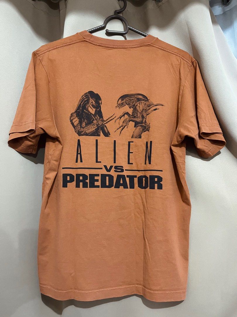 Uniqlo Alien vs Predator (Category: Tshirts & Polo Shirts ) located in Quezon City. Submitted by paulandres21 (Listing ID 1282112242, Image 2). Description: Selling this uniqlo shirt used once only size is large color rate js 10:10. Hope you like it .