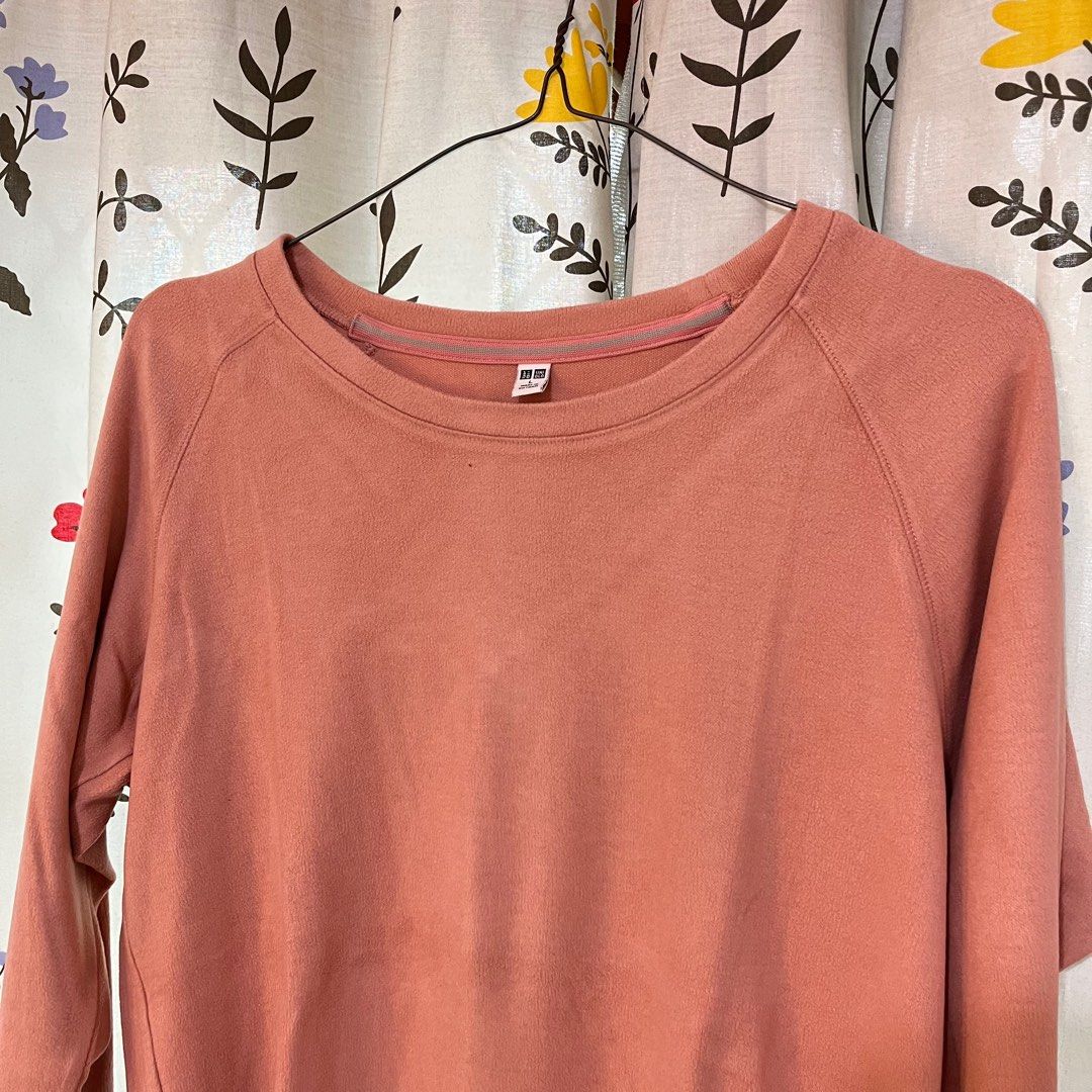 pakaian atasan sweater UNIQLO Peach Sweater