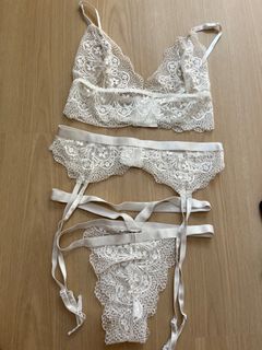 (Category: ) located in . Submitted by zoe_wardrobe (Listing ID 1282038811, Image 1). Description: .