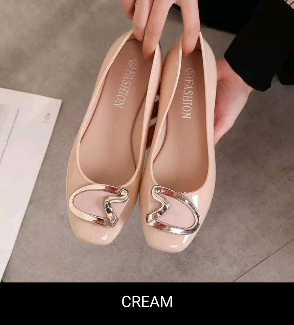 Womens cream flat discount shoes
