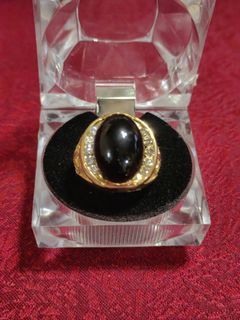14k gold ring with diamonds and cabochon onyx