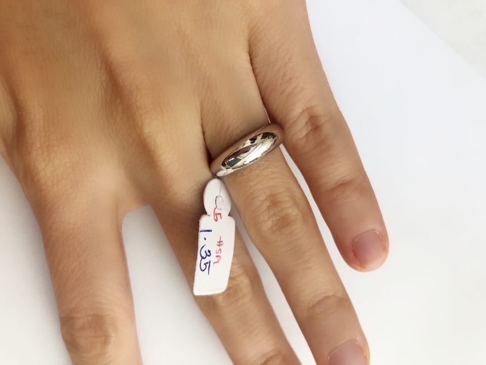 18k Saudi Gold Dome Ring Size 5 (Category: Rings) located in Manila. Submitted by yourfashionthrifter (Listing ID 1282211225, Image 1). Description: .