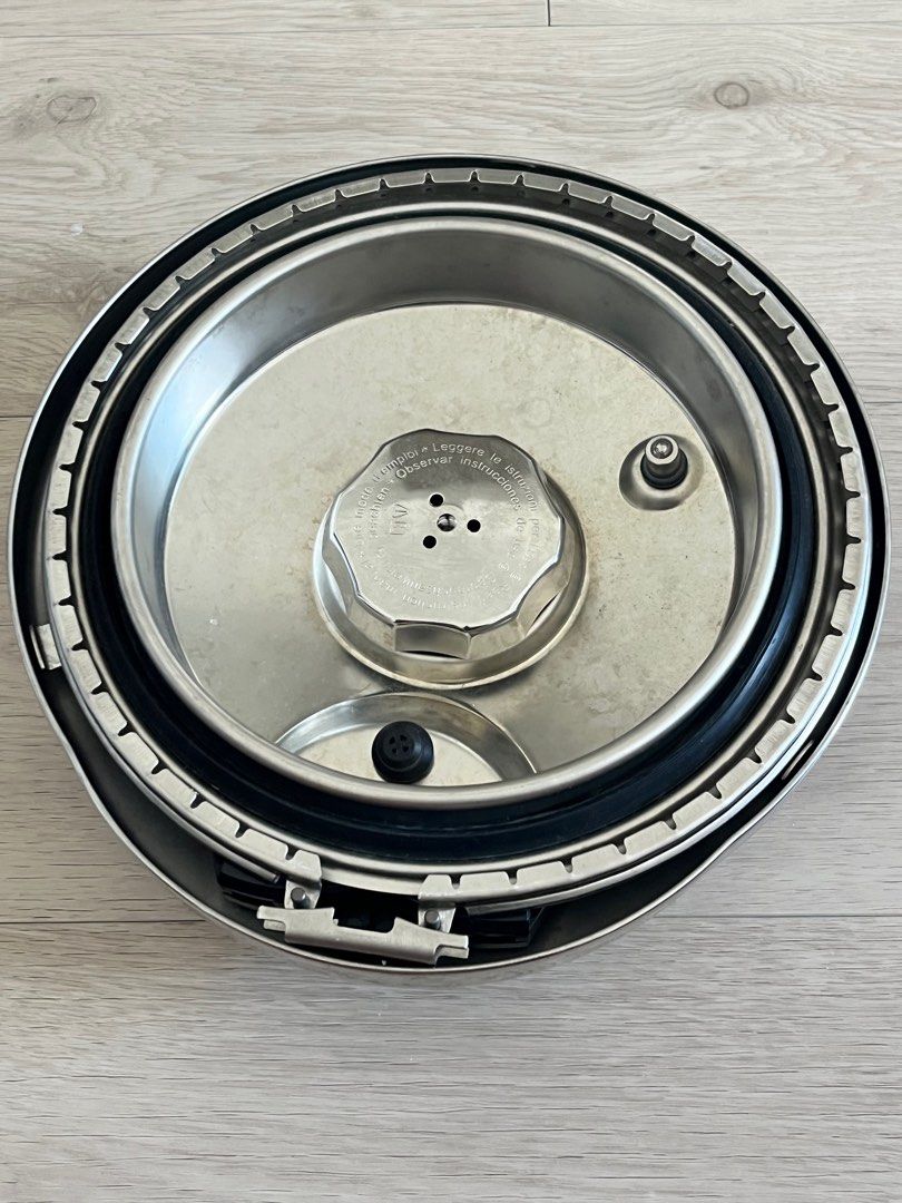 AMC pressure cooker lid, Furniture & Home Living, Kitchenware