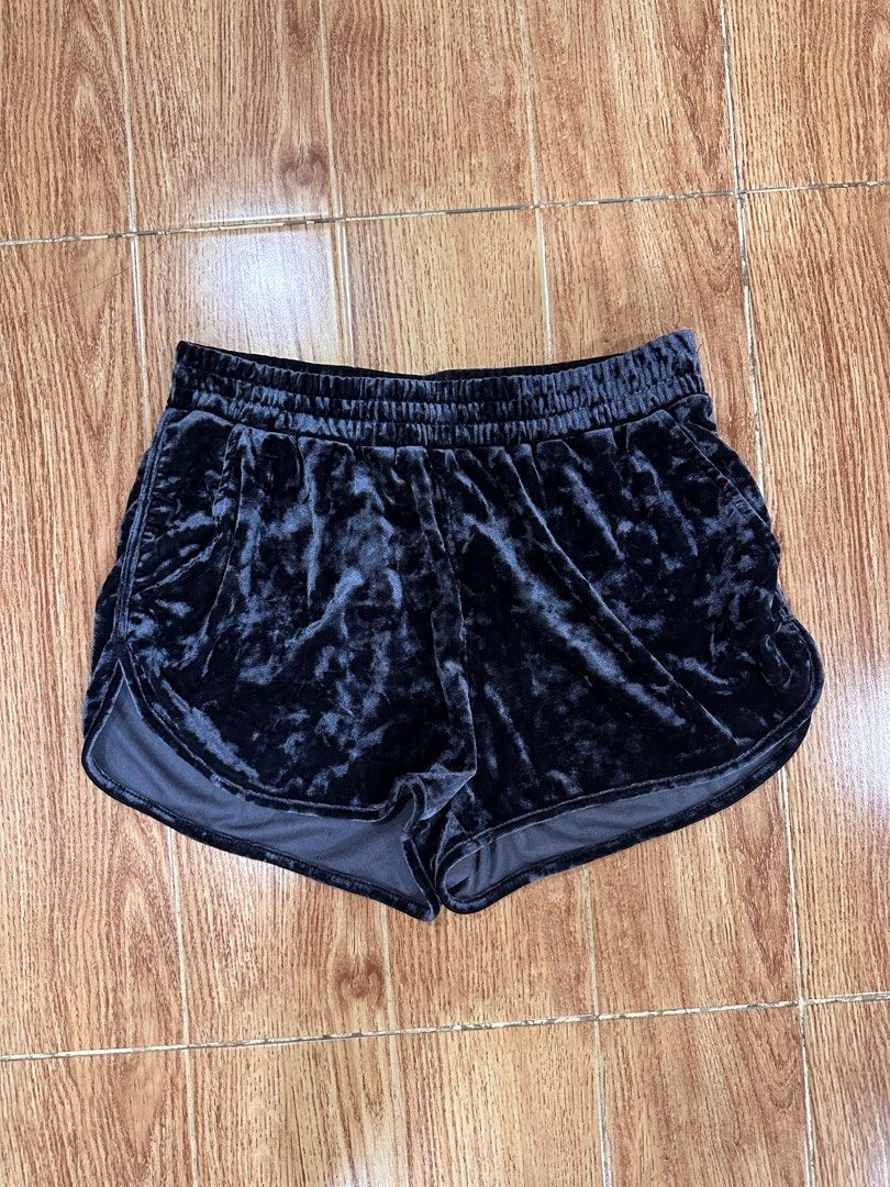 AUTHENTIC H M Velvet Shorts Women s Fashion Bottoms Shorts on Carousell