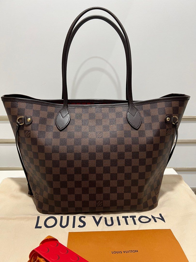 Authentic Louis Vuitton neverfull ebene MM microchip (Category: Luxury Bags & Wallets) located in Manila. Submitted by 2ndchancesale (Listing ID 1282331196, Image 1). Description: Lv neverfull mm new model with pouch (but not included with this item hence selling approx 40 percent off last know retail Microchip preowned like new with original receipt dec 2022 Used twice NO FLAWS whatsoever nothing to show , photos are unfiltered showing like new 