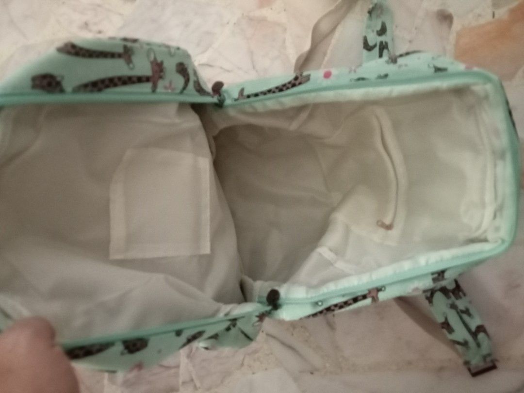 Backpack (Category: Backpacks) located in Singapore. Submitted by aleu08 (Listing ID 1282256213, Image 3). Description: New backpack - cloth material.