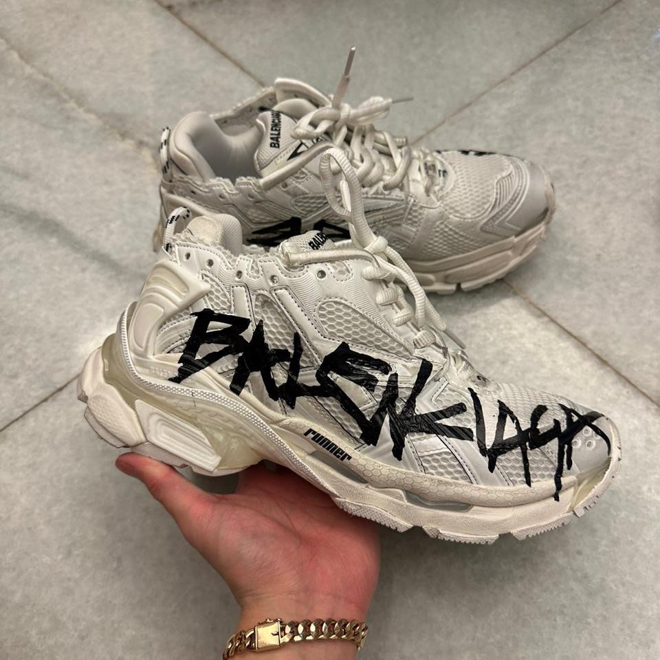 Used balenciaga runners discount