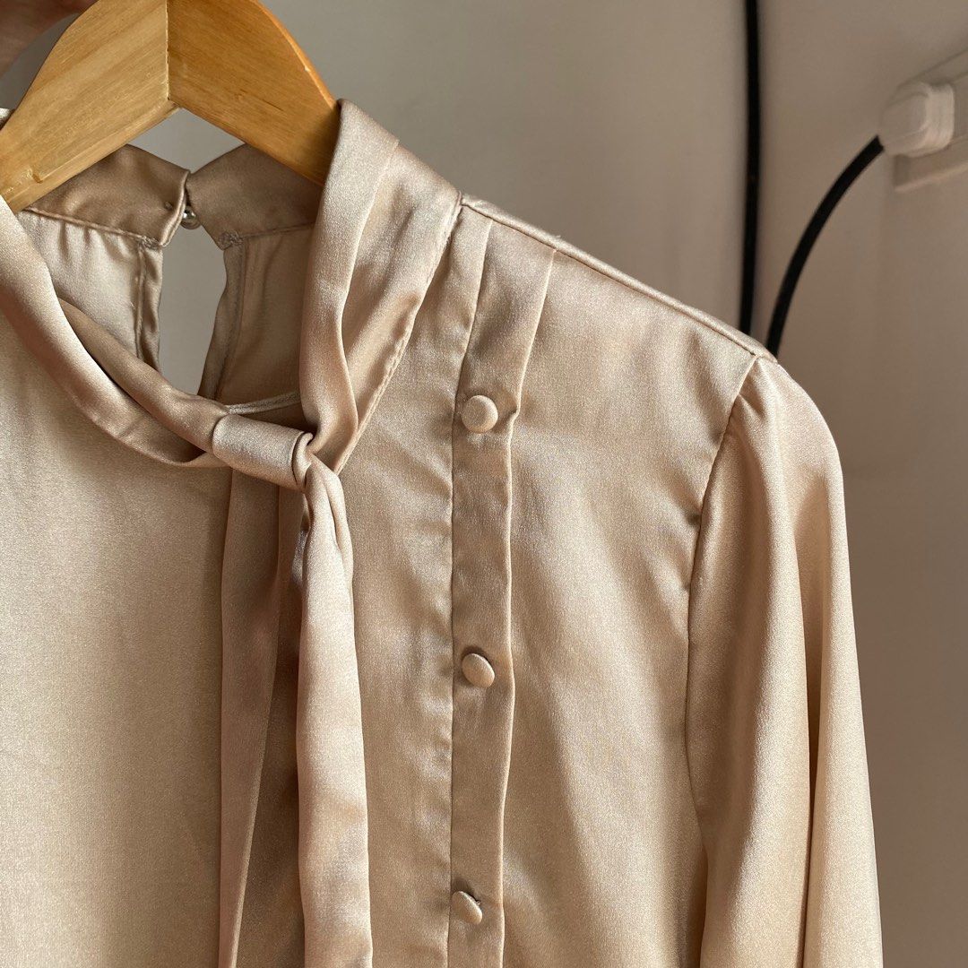 Beige Satin/Silk Longsleeves with Ribbon (Category: Longsleeves) located in Manila. Submitted by bdgdeclutters (Listing ID 1282298756, Image 3). Description: Fits small to medium frames Perfect for office or formal occasions .