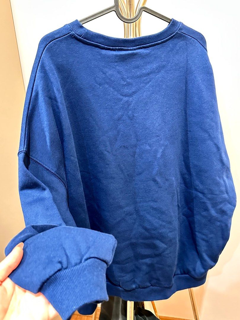 Pull & Bear Berkeley Sweater (Category: Coats, Jackets and Outerwear) located in Johor Bahru. Submitted by chlowk (Listing ID 1282372629, Image 3). Description: Condition: Never used Price tag is still attached, feel free to pm for any enquiry/ close up look at the product, Ty!.