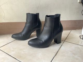 Black Chelsea Boots for women
