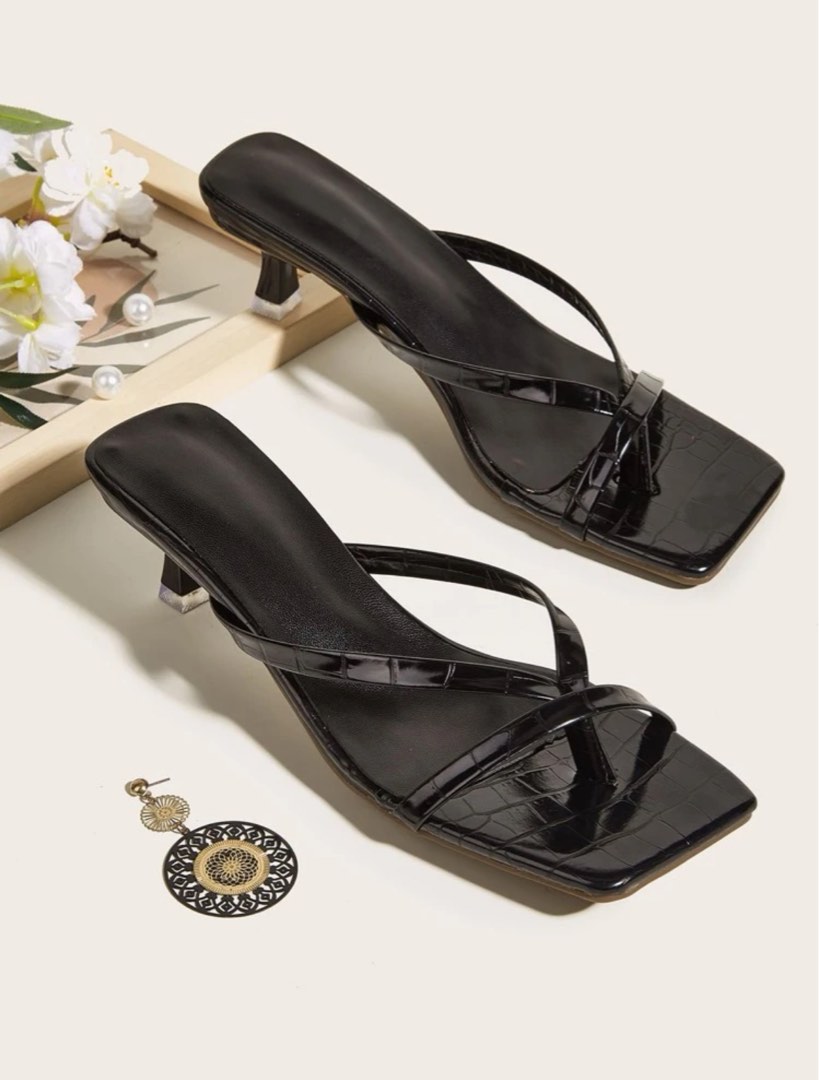 Black thong sandals deals with kitten heels