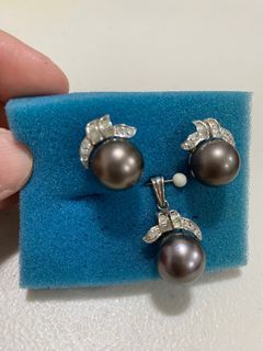Black Southsea pearl earrings and pendant with diamonds