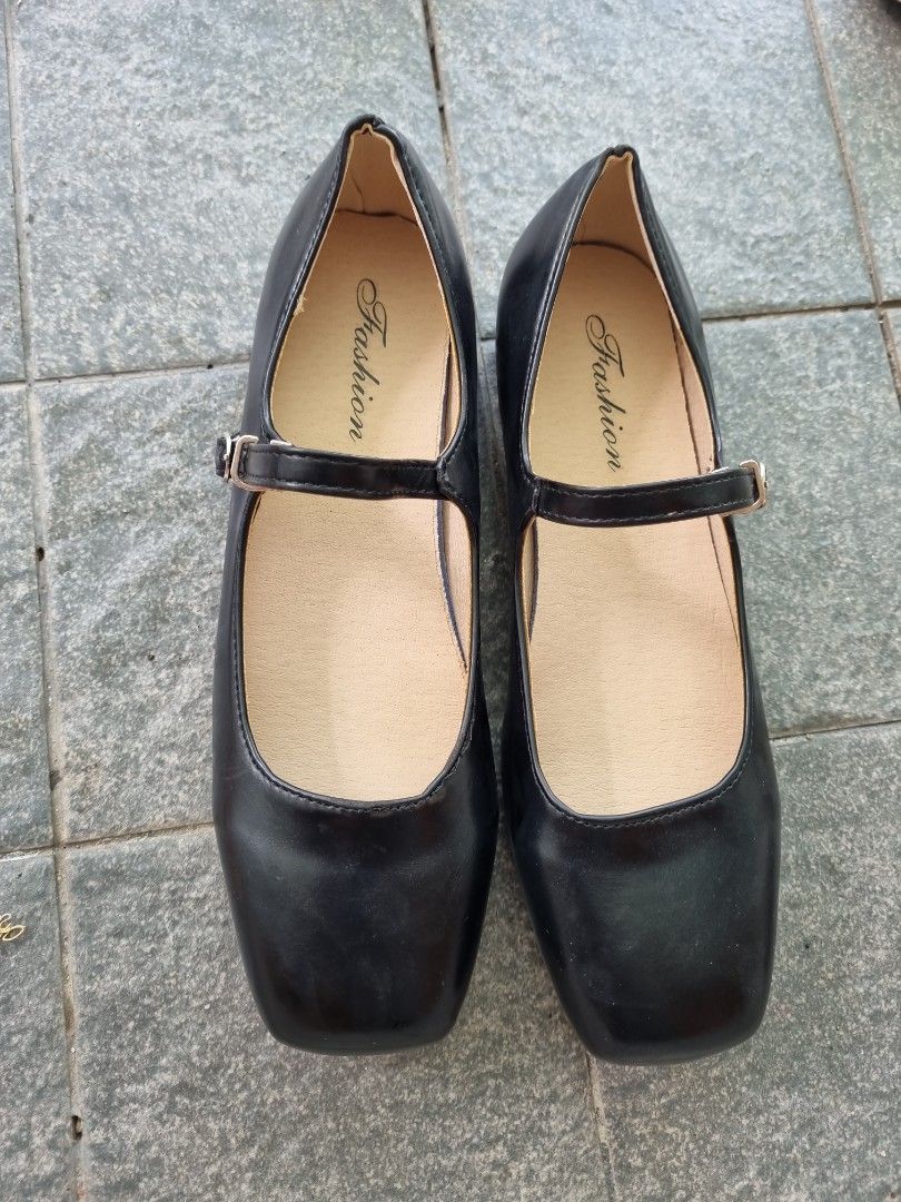 Matte best sale black flats