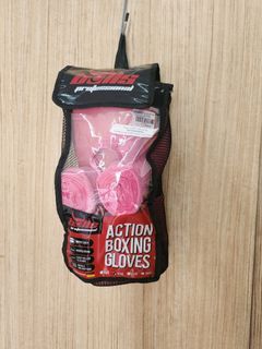 Boxing gloves with wrist wraps
