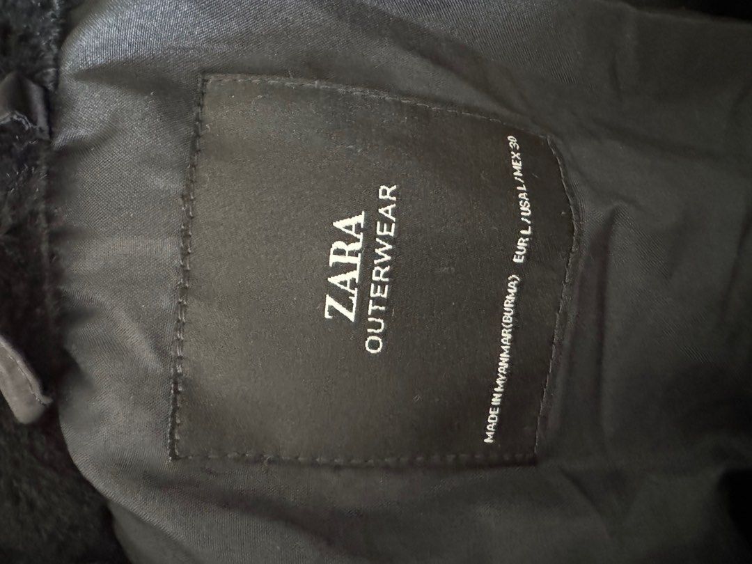 Bubble Jacket (Category: Coats, Jackets and Outerwear) located in Singapore. Submitted by BC_HAN (Listing ID 1282274851, Image 3). Description: - Zara Jacket - Used once.