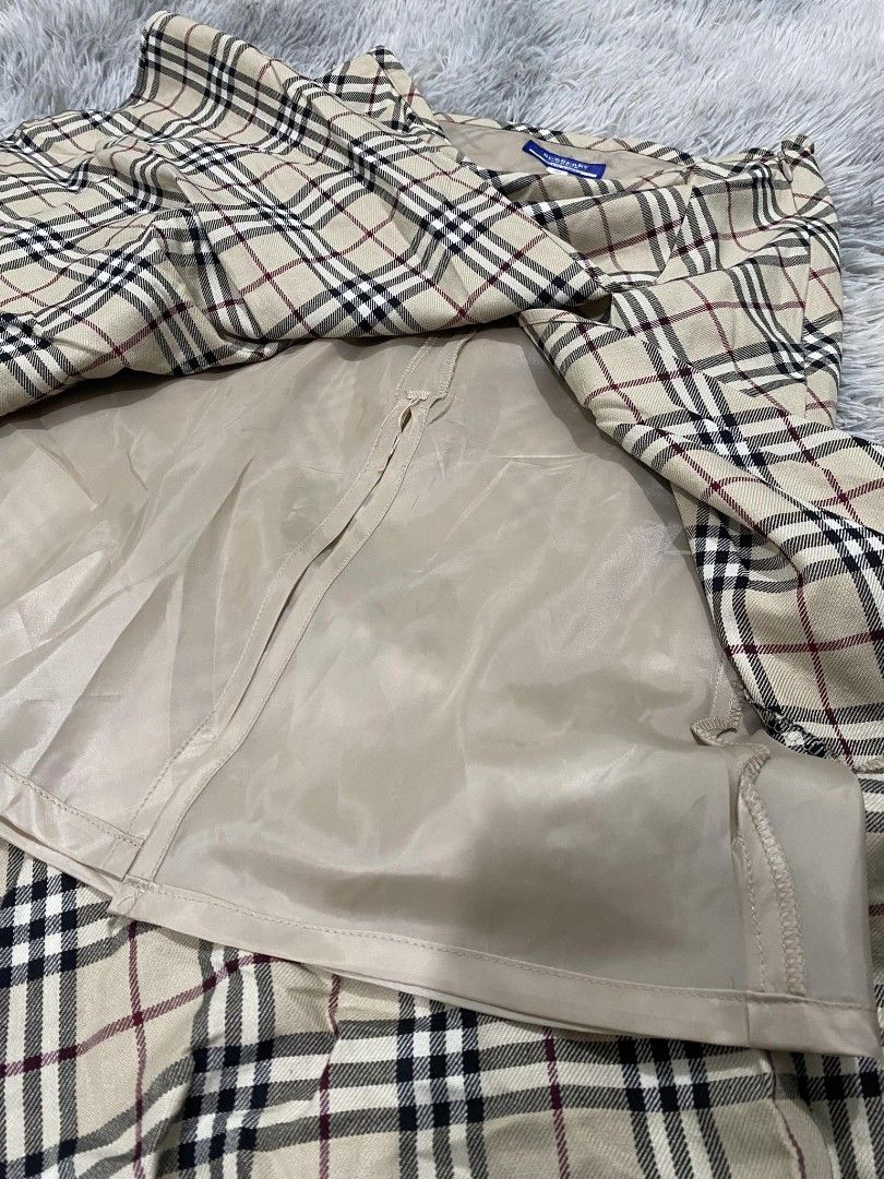 Ariana grande on sale burberry skirt