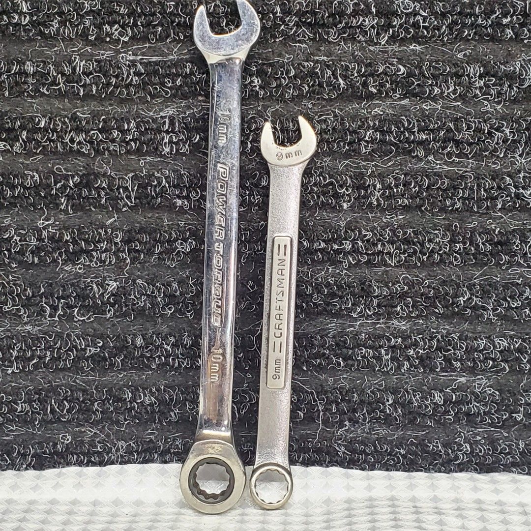 Power torque ratchet wrench clearance