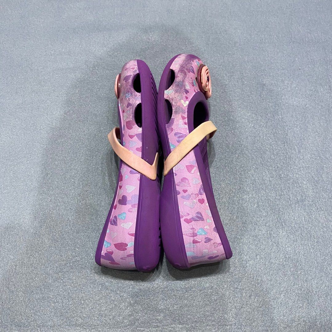 Crocs hotsell kids 13