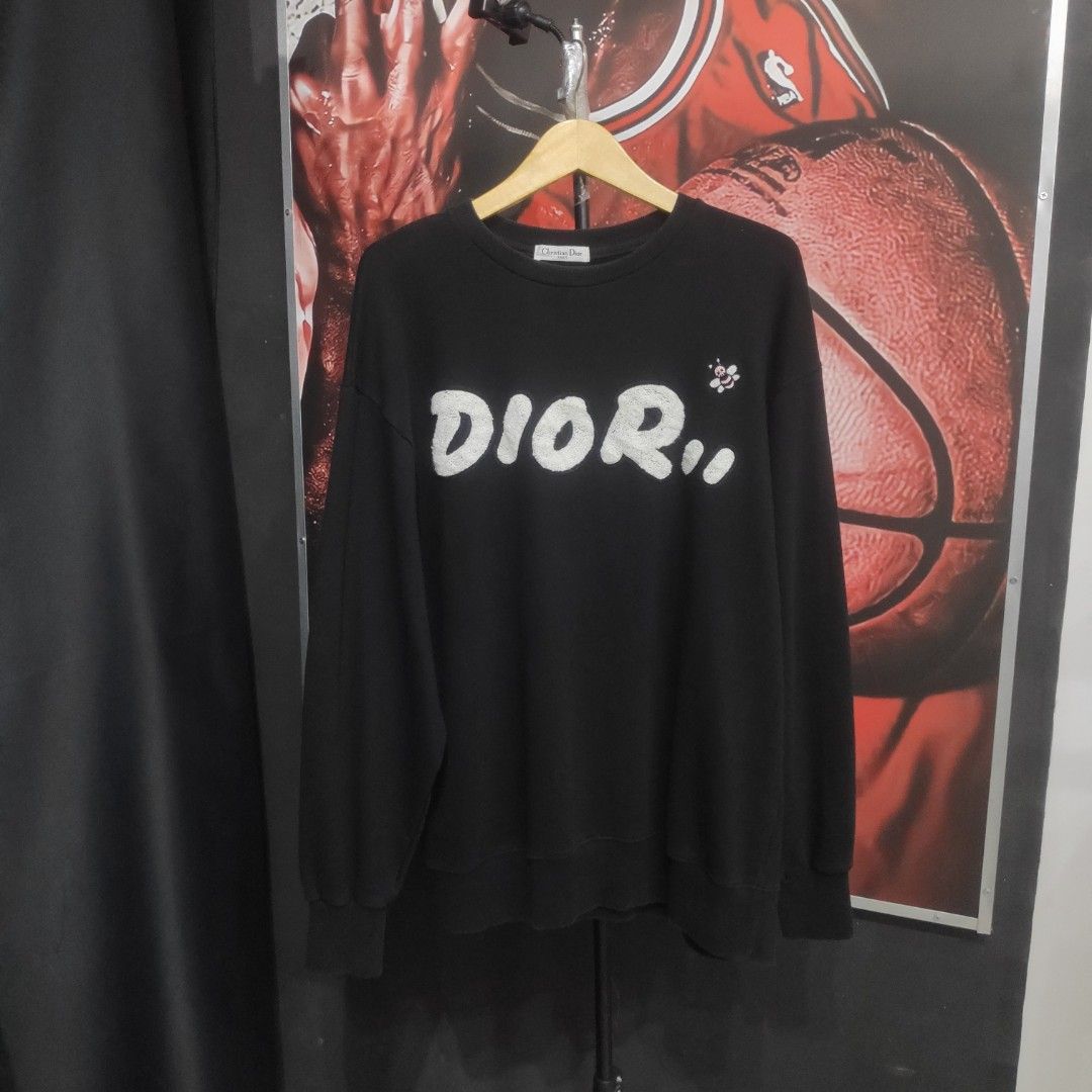 Dior bee men crewneck Fesyen Pria Pakaian Atasan di Carousell